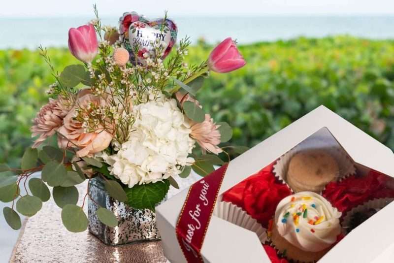 Small Table Centerpiece & Treat Box
